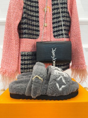 Louis Vuitton Shearling Flat Slide Sandals 2023 03