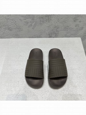 BOTTEGA VENETA Unisex Rubber Slider Flat Slide Sandals Coffee