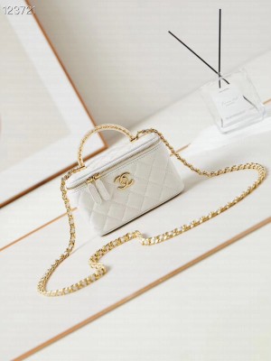 CHANEL MINI CLUTCH WITH TOP HANDLE AP3820 white