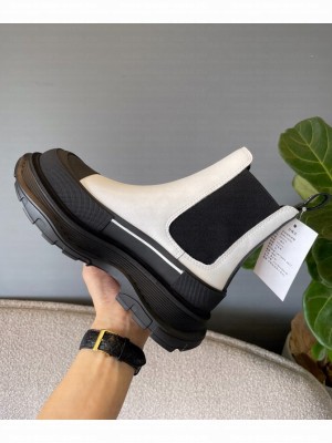 Alexander McQueen                                                                                        Tread Slick Lace up boot sneaker black