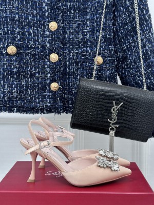 Roger Vivier Flower Strass Buckle 8.5cm Slingback Pumps in Beige Satin