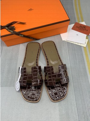 Hermes Oran Stone Embossed Leather Flat Slide Sandals 0103 2022 Collection