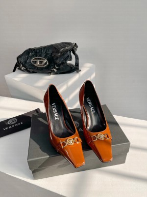 Versace Medusa patent leather square toe Pumps Orange