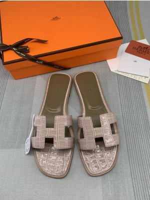 Hermes Oran Stone Embossed Leather Flat Slide Sandals 092 2022 Collection