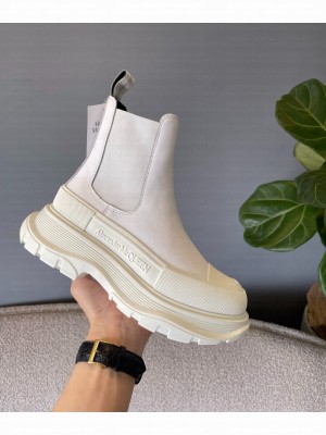 Alexander McQueen                                                                                        Tread Slick Lace up boot sneaker white