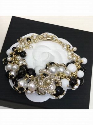 Chanel Pearl Bracelet AB5704 Black/White Spring/Summer 2021 Collection