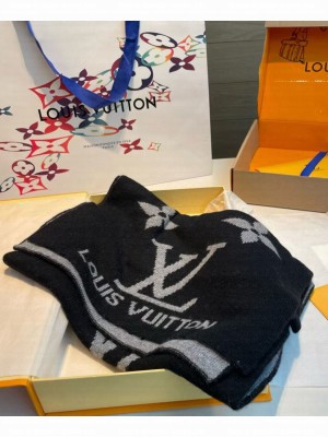 Louis Vuitton Cashmere knitted scarf