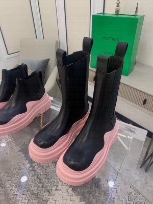Bottega Veneta Chunky Sole Tire Boots Calfskin Leather Spring/Summer 2021 Collection, Black/Light Pink