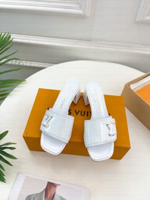 Louis Vuitton Shake Slide Sandals 5.5cm in White Patent Leather with LV Twist 2023 012