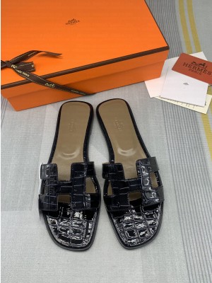 Hermes Oran Stone Embossed Leather Flat Slide Sandals 0101 2022 Collection