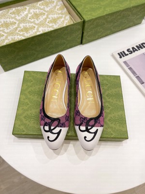 GUCCI 658904 Women's ballet flat with G appliqué 03 2021 Collection