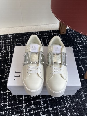 Valentino Garavani Rockstud Untitled sneaker in white calfskin 054 2025