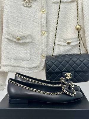 Chanel Women's 6.5cm Chain Around And Bow Flat Black 2024