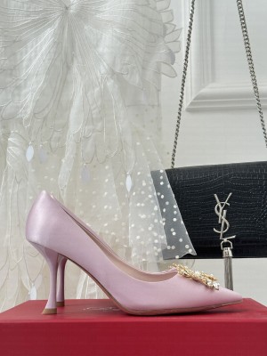 Roger Vivier Flower Strass Buckle 8.5cm Pumps in Satin light pink