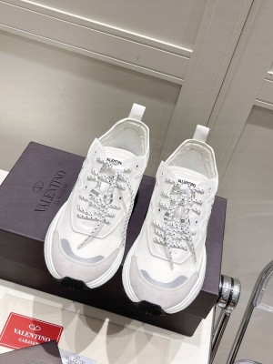 VALENTINO UNISEX CHUNKY V-LOGO SHEGOES SNEAKERS 2022 COLLECITON 08