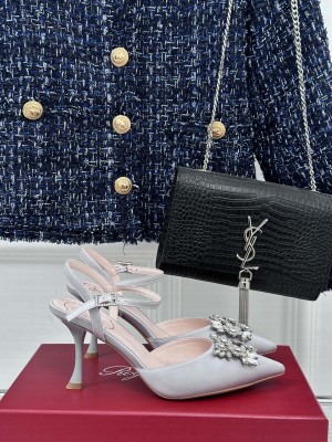 Roger Vivier Flower Strass Buckle 8.5cm Slingback Pumps in Gray Satin