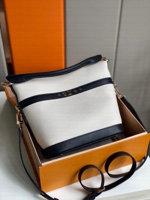 Louis Vuitton Cruiser PM Bag 25cm Supple Grained Calfskin Leather Spring/Summer 2021 Collection M57813, Cream/Black