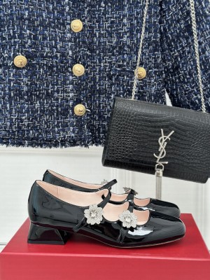 Roger Vivier Crystal Bouquet Flowers Strass Babies Ballerinas in Patent Leather Black