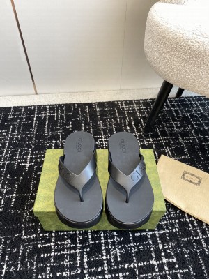 Gucci Women's Thong Platform Sandal 746334 Black