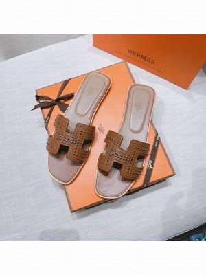 Hermes Oran Flat slippers in calfskin studs Brown 054 2021 Collection