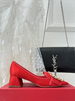 Roger Vivier Crystal buckle Velvet 5cm pump red