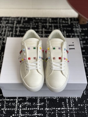 Valentino Garavani Rockstud Untitled sneaker in white calfskin 010 2025