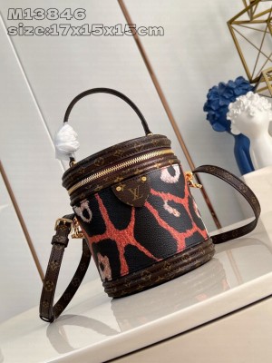 Louis Vuitton Monogram Canvas M13846