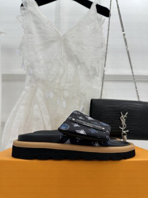 Louis Vuitton Unisex Pool pillow comfort mule slide flat 01