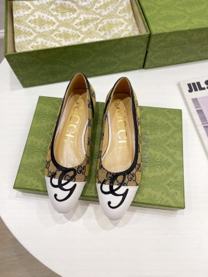 GUCCI 658904 Women's ballet flat with G appliqué 04 2021 Collection