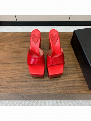 Alaïa WEDGE MULES IN PATENT LEATHER RED