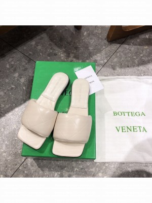 Bottega Veneta RUBBER LIDO Flat Sandals 01 2021 Collection