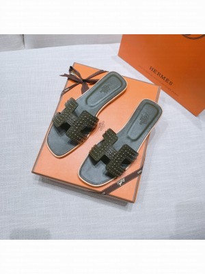 Hermes Oran Flat slippers in calfskin studs Green 056 2021 Collection