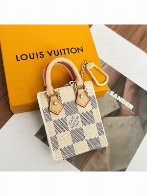 Louis Vuitton Pendants CE9379