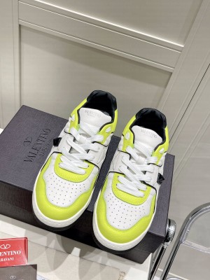 Valentino Garavani ONE STUD Low-Top Nappa Sneaker 2022 collection 07