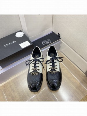Chanel Lambskin Lace Up With Chain Loafer White/Black 2023SS