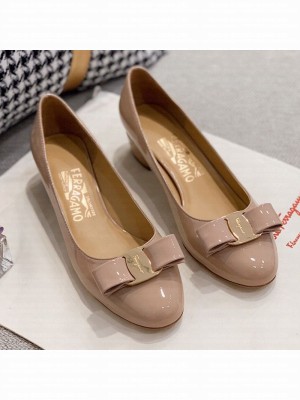 Salvatore Ferragamo Patent Leather Bow Pumps Nude/Gold Spring/Summer 2021 Collection