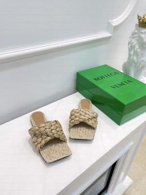 Bottega Venta Flat sandals with twisted Intrecciato raffia strap beige 2021 Collection