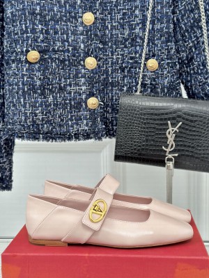 Valentino Garavani VLogo Locker Mary-Jane ballerina in calfskin Light Pink