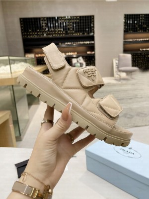Padded Calfskin 20mm Upper with metal lettering logoleather Beige sandals
