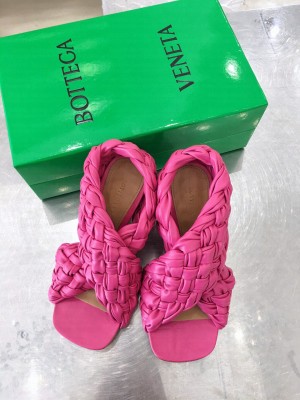 Botteg Veneta Oversized criss-cross straps Squared toe with rounded edges Slide-on Sandals 2020 Fall Pink