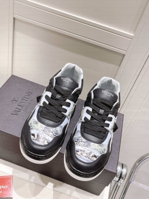 Valentino Garavani ONE STUD Low-Top Nappa Sneaker 2022 collection 023
