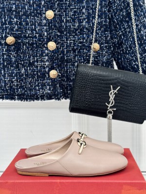 Valentino Garavani VLogo mule in calfskin Beige