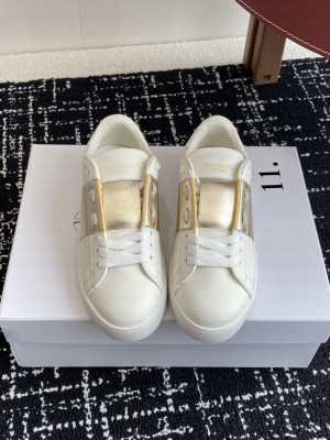 Valentino Garavani Rockstud Untitled sneaker in white calfskin 014 2025