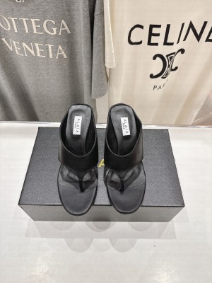 Alaïa CUBE THONG MULES IN LAMBSKIN BLACK