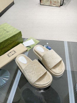 GUCCI Women's GG platform sandal Cotton Sponge 2022 Collection,Beige