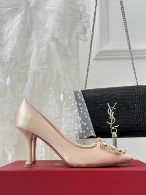 Roger Vivier Crystal buckle in Satin 8.5cm Pump Pink