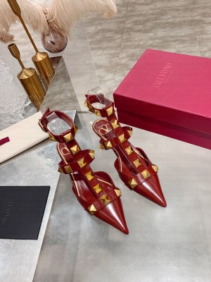 Valentino ROMAN STUD CALFSKIN PUMP 45MM CHERRY