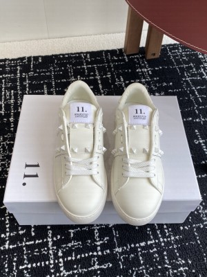 Valentino Garavani Rockstud Untitled sneaker in white calfskin 021 2025