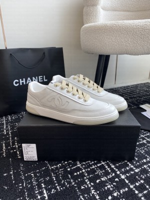 Chanel Unisex CC Logo Calfskin Sneakers G39978 2024 03