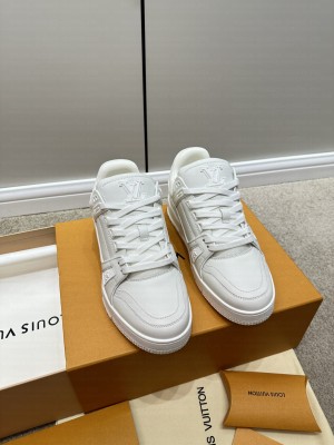 Louis Vuitton Unisex LV Trainer Sneakers 2023 011